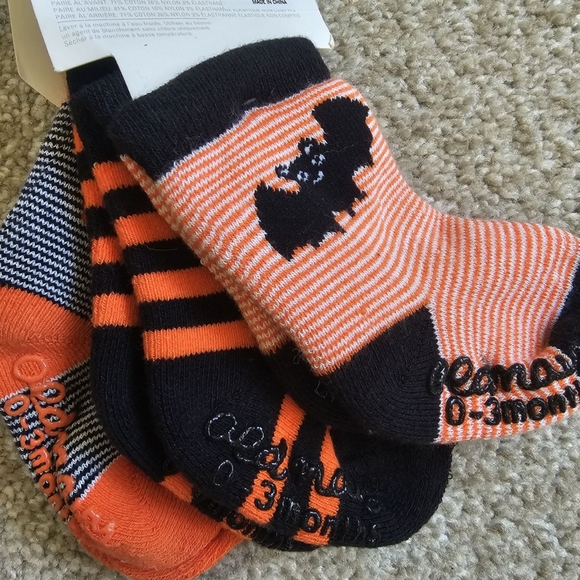 Kids Socks Old Navy 2 packs 6 pairs
3 pairs 18 - 24 months
3pairs 0-3 months - Picture 5 of 16